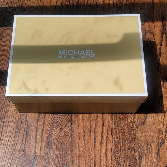 Michael Kors colby sneaker - Picture 12 of 15